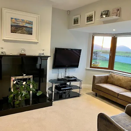 Superb Large 5 Bedroom Home, 6 Beds, Sleeps 10-11 Guest, With Lovely Mountain Views Tatil Evi Killarney