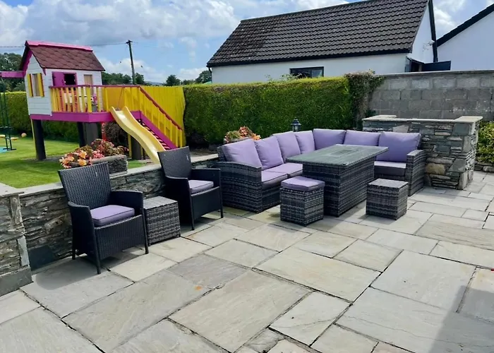 Superb Large 5 Bedroom Home, 6 Beds, Sleeps 10-11 Guest, With Lovely Mountain Views *