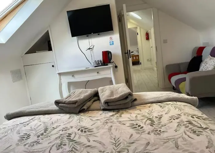 Superb Large 5 Bedroom Home, 6 Beds, Sleeps 10-11 Guest, With Lovely Mountain Views * Killarney