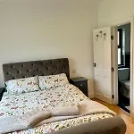 Superb Large 5 Bedroom Home, 6 Beds, Sleeps 10-11 Guest, With Lovely Mountain Views 펜션 킬라니