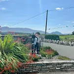 Superb Large 5 Bedroom Home, 6 Beds, Sleeps 10-11 Guest, With Lovely Mountain Views * Killarney