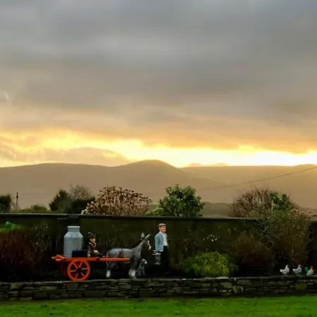 Superb Large 5 Bedroom Home, 6 Beds, Sleeps 10-11 Guest, With Lovely Mountain Views Holiday home Killarney
