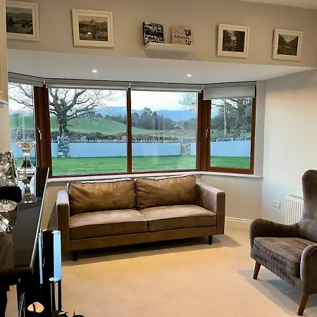 Superb Large 5 Bedroom Home, 6 Beds, Sleeps 10-11 Guest, With Lovely Mountain Views Cill Airne