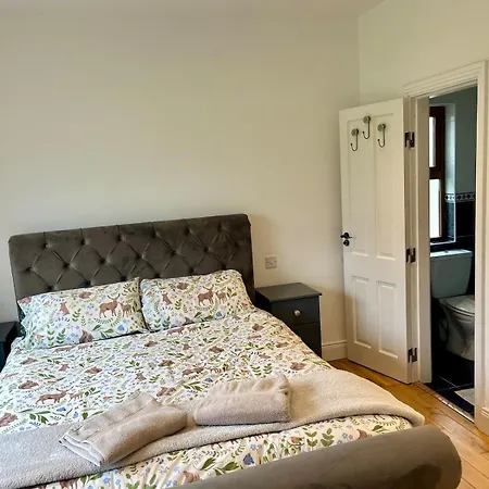 Superb Large 5 Bedroom Home, 6 Beds, Sleeps 10-11 Guest, With Lovely Mountain Views Tatil Evi Killarney