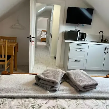 Superb Large 5 Bedroom Home, 6 Beds, Sleeps 10-11 Guest, With Lovely Mountain Views Dom wakacyjny