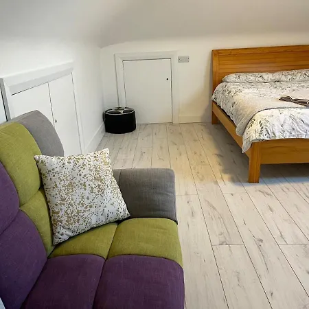 Dom wakacyjny Superb Large 5 Bedroom Home, 6 Beds, Sleeps 10-11 Guest, With Lovely Mountain Views *