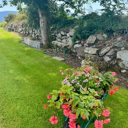Superb Large 5 Bedroom Home, 6 Beds, Sleeps 10-11 Guest, With Lovely Mountain Views * Killarney