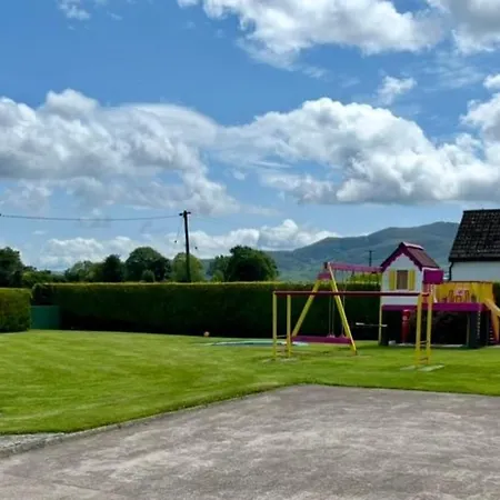 Holiday home Superb Large 5 Bedroom Home, 6 Beds, Sleeps 10-11 Guest, With Lovely Mountain Views *