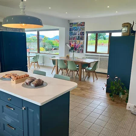 Superb Large 5 Bedroom Home, 6 Beds, Sleeps 10-11 Guest, With Lovely Mountain Views Dom wakacyjny Killarney