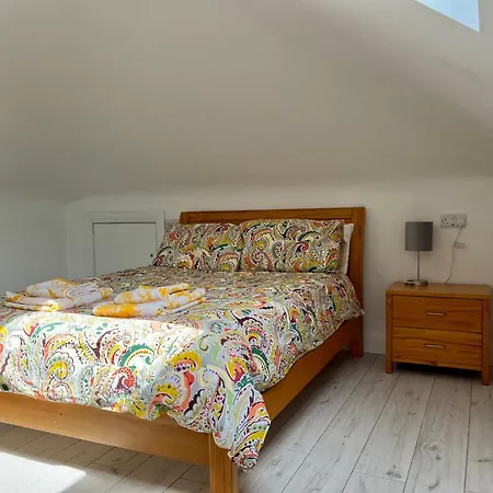 Superb Large 5 Bedroom Home, 6 Beds, Sleeps 10-11 Guest, With Lovely Mountain Views Dom wakacyjny
