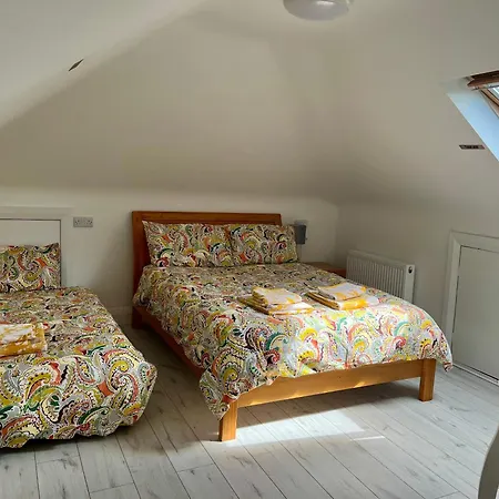 Superb Large 5 Bedroom Home, 6 Beds, Sleeps 10-11 Guest, With Lovely Mountain Views * Killarney