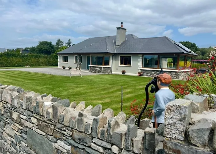 Superb Large 5 Bedroom Home, 6 Beds, Sleeps 10-11 Guest, With Lovely Mountain Views Cill Airne