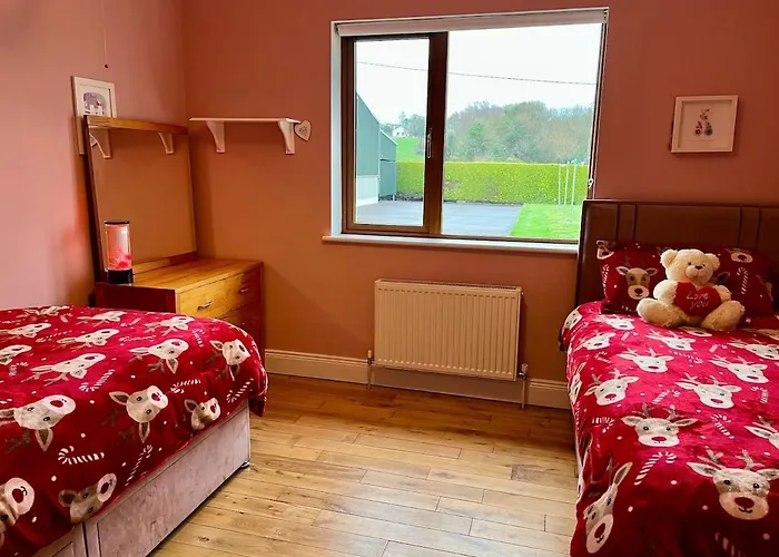 Superb Large 5 Bedroom Home, 6 Beds, Sleeps 10-11 Guest, With Lovely Mountain Views Casa vacanze