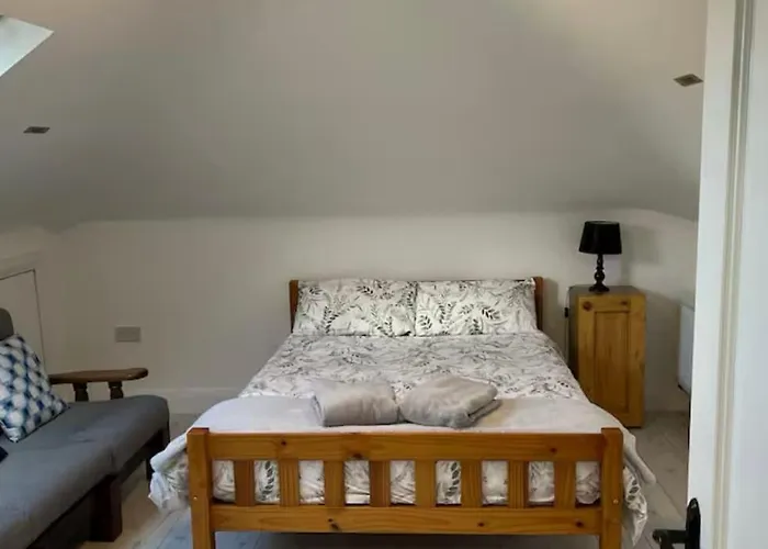 Superb Large 5 Bedroom Home, 6 Beds, Sleeps 10-11 Guest, With Lovely Mountain Views