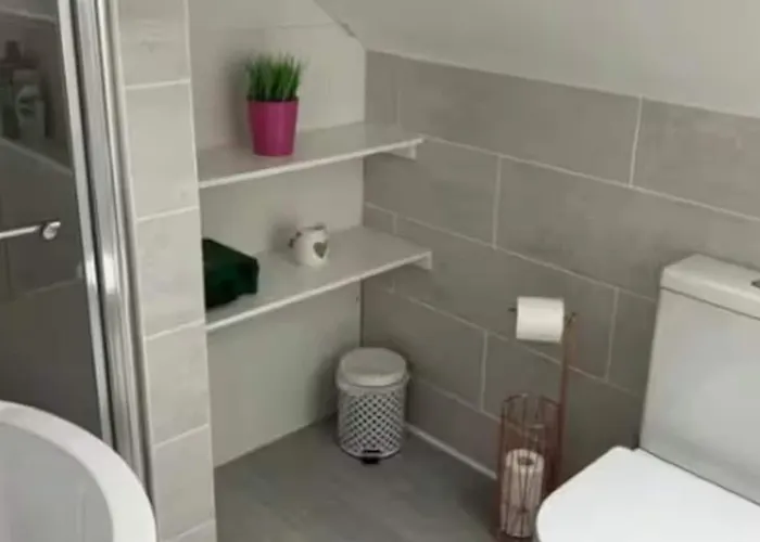 Holiday home Superb Large 5 Bedroom Home, 6 Beds, Sleeps 10-11 Guest, With Lovely Mountain Views *