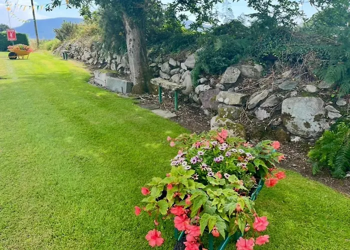 Superb Large 5 Bedroom Home, 6 Beds, Sleeps 10-11 Guest, With Lovely Mountain Views * Cill Airne