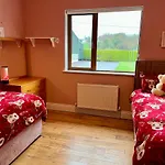 Superb Large 5 Bedroom Home, 6 Beds, Sleeps 10-11 Guest, With Lovely Mountain Views Дом отдыха