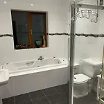 Superb Large 5 Bedroom Home, 6 Beds, Sleeps 10-11 Guest, With Lovely Mountain Views * Килларни