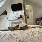 Superb Large 5 Bedroom Home, 6 Beds, Sleeps 10-11 Guest, With Lovely Mountain Views * Килларни