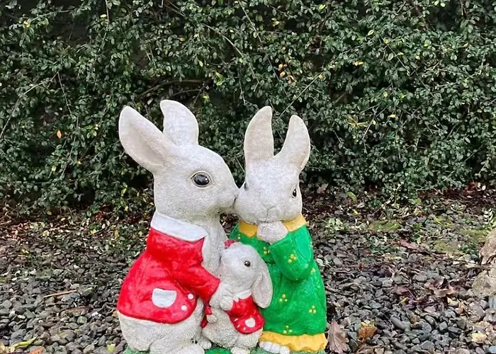 Superb Large 5 Bedroom Home, 6 Beds, Sleeps 10-11 Guest, With Lovely Mountain Views *