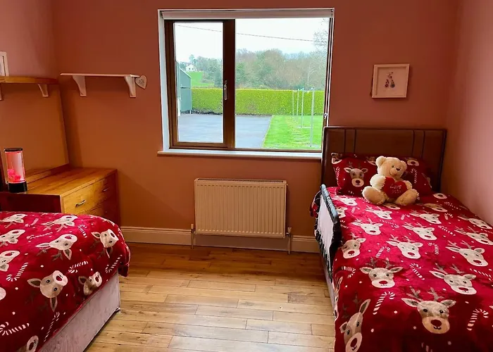 펜션 Superb Large 5 Bedroom Home, 6 Beds, Sleeps 10-11 Guest, With Lovely Mountain Views *